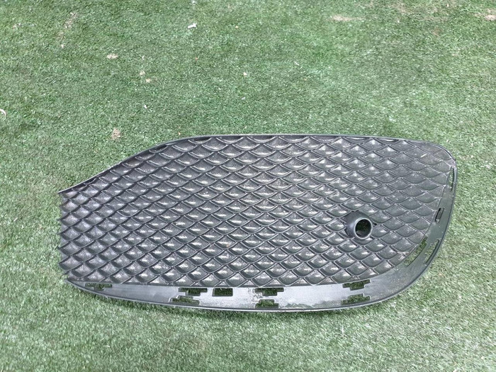 Решетка переднего бампера правая Mercedes E W213 (2016-2021)