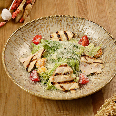 Салат Цезарь с курицей