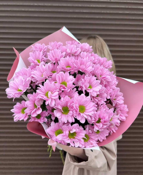 Букет из розовых хризантем "Blush Nova"