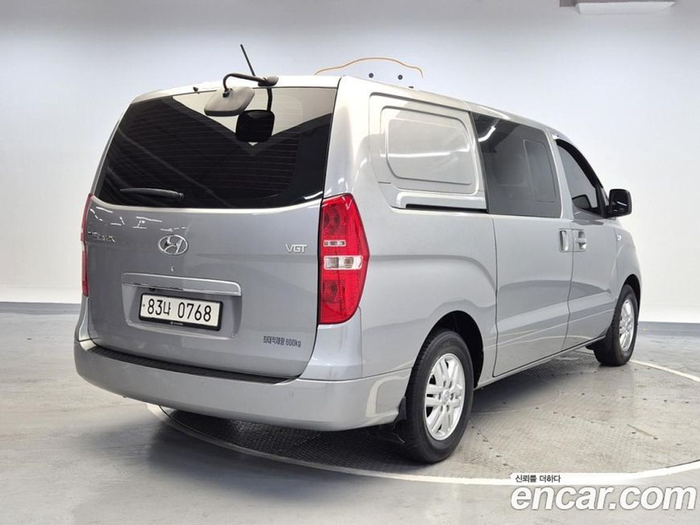 Hyundai The New Grand Starex Van 5-и местный (08.2020)