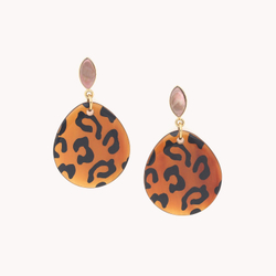 Серьги Nature Bijoux, Jaguar, со вставкой из перламутра и рогом с принтом, NB25.2-12-90441 (коричнев