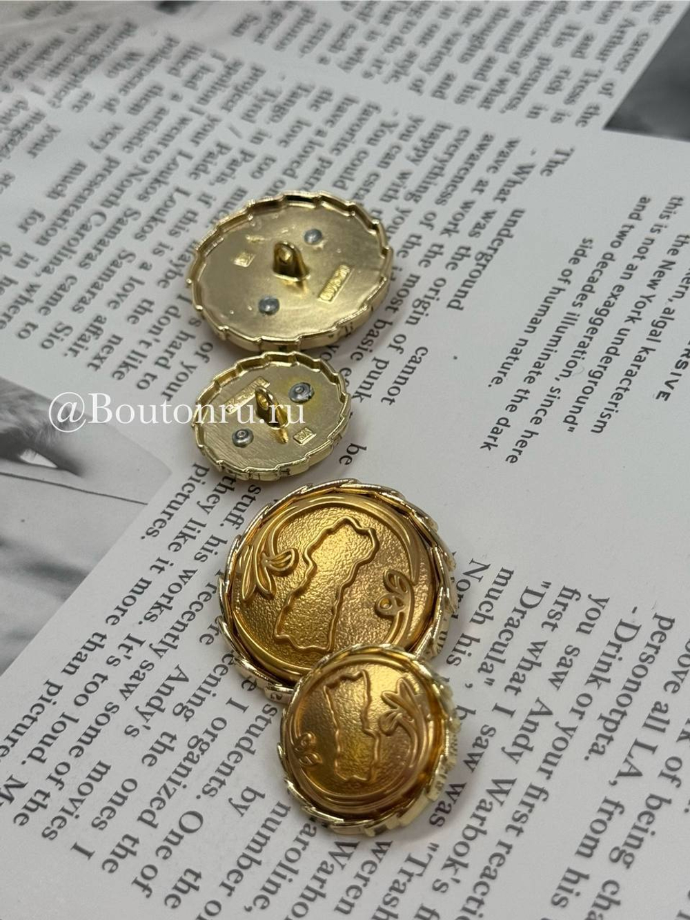 Пуговицы Скиап. матовое золото замочная скважина с фигурным краем