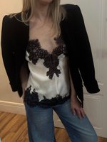 Топ с кружевными вставками