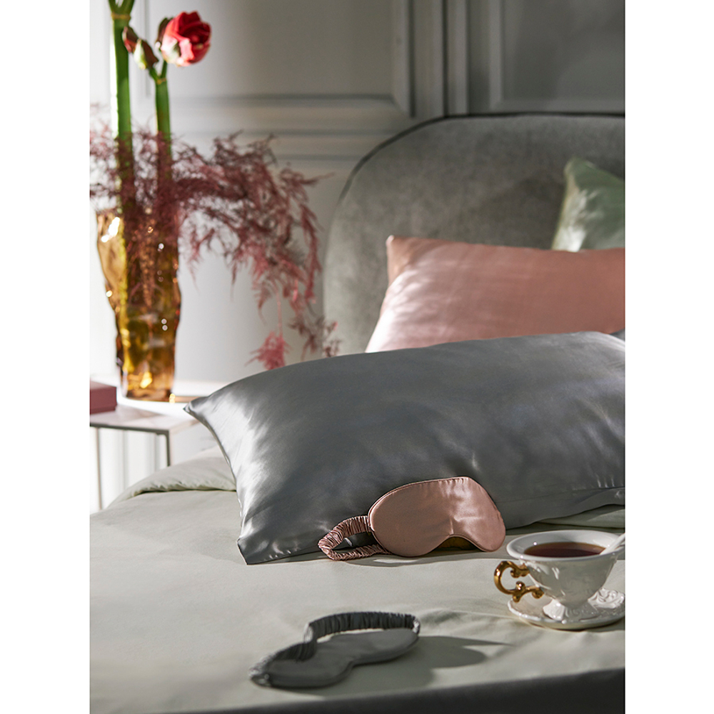 Наволочка из натурального шелка светло-серого цвета из коллекции essential, 50х70 см