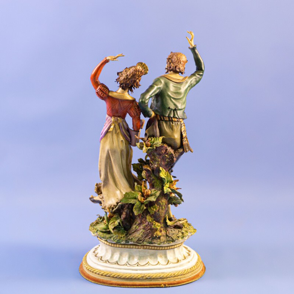 Фарфоровая мануфактура Capodimonte «Танцующая пара»