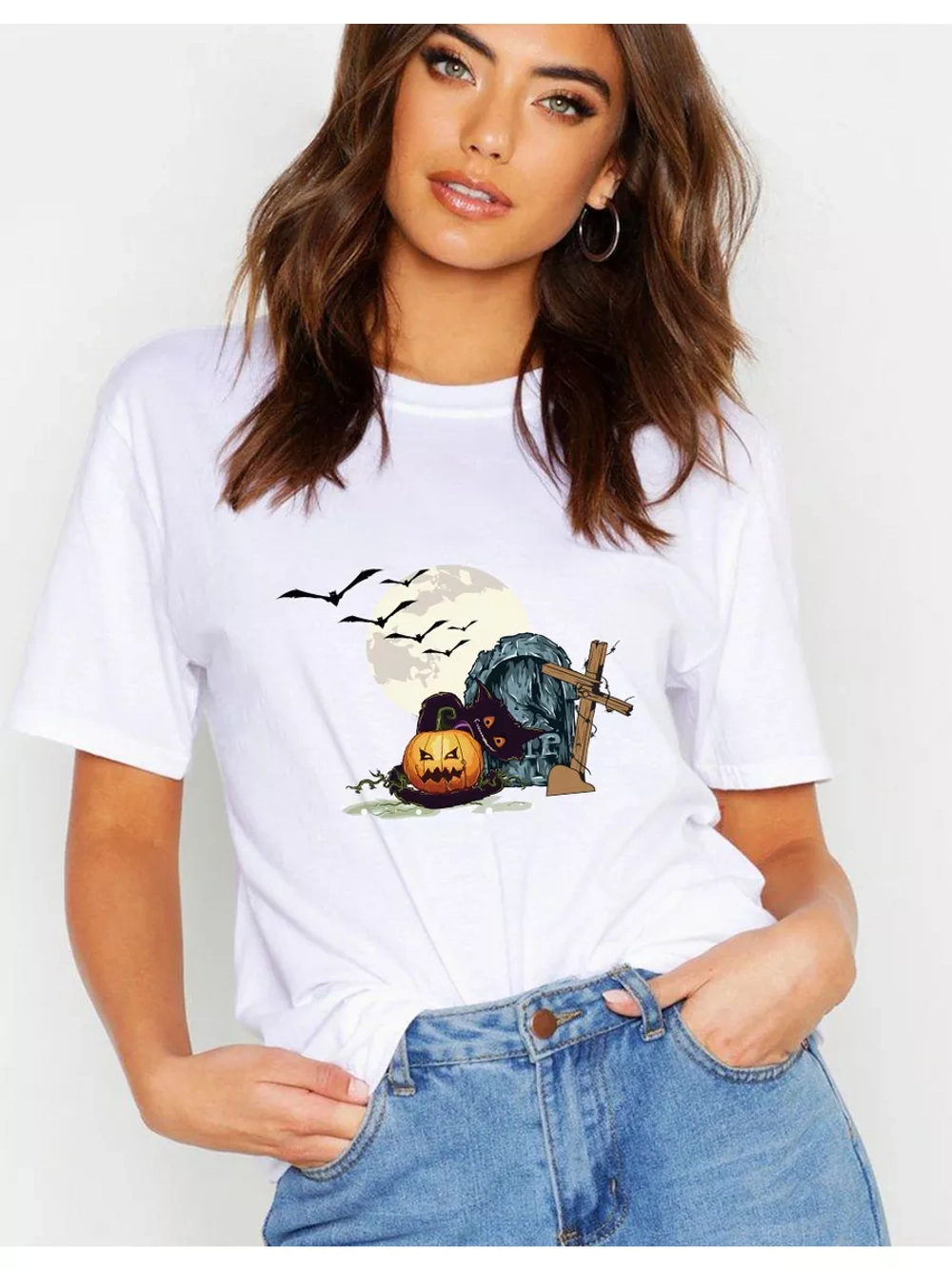 Футболка базовая с картинкой ведьма на метле. Хэллоуин