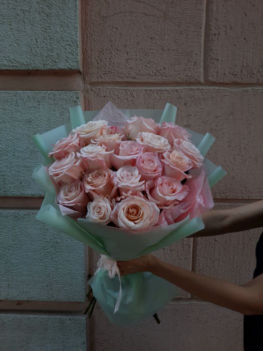Букет из розовых премиальных роз