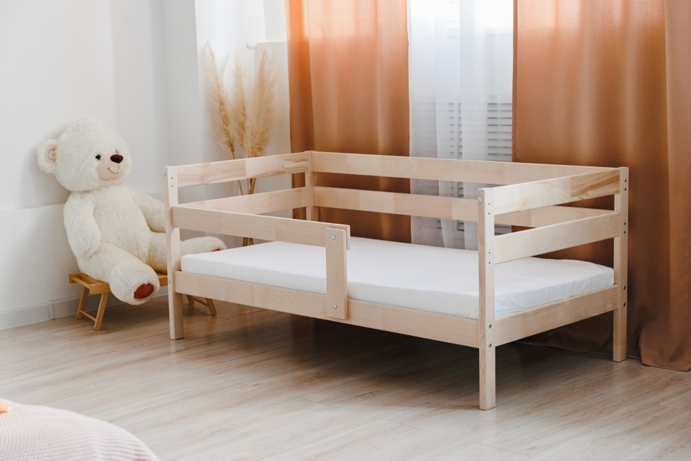 Кровать подростковая "Софа" 180*90 см без покраски 1 борт, (Pirogova wood)