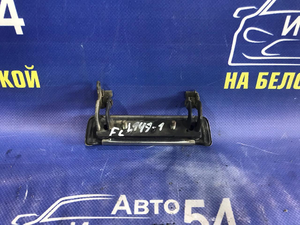 Ручка двери передней левой внешняя MITSUBISHI PAJERO 1990