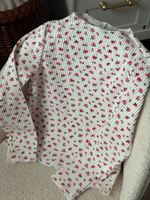 Лонгслив из "лапши в рубчик", белый в мелкий цветочек