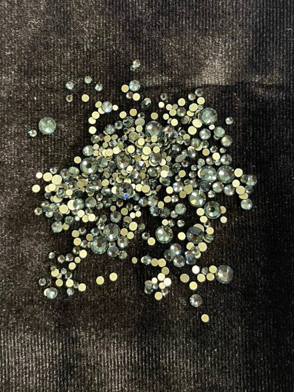 Стеклянные стразы  (размер микс) 1140шт, цвет хамелеон бело-голубые