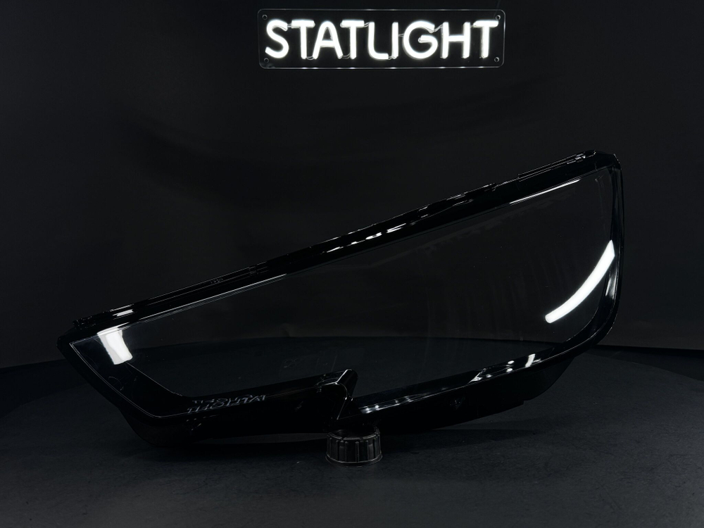 Левое стекло фары AUDI A4 B9 2015-2020