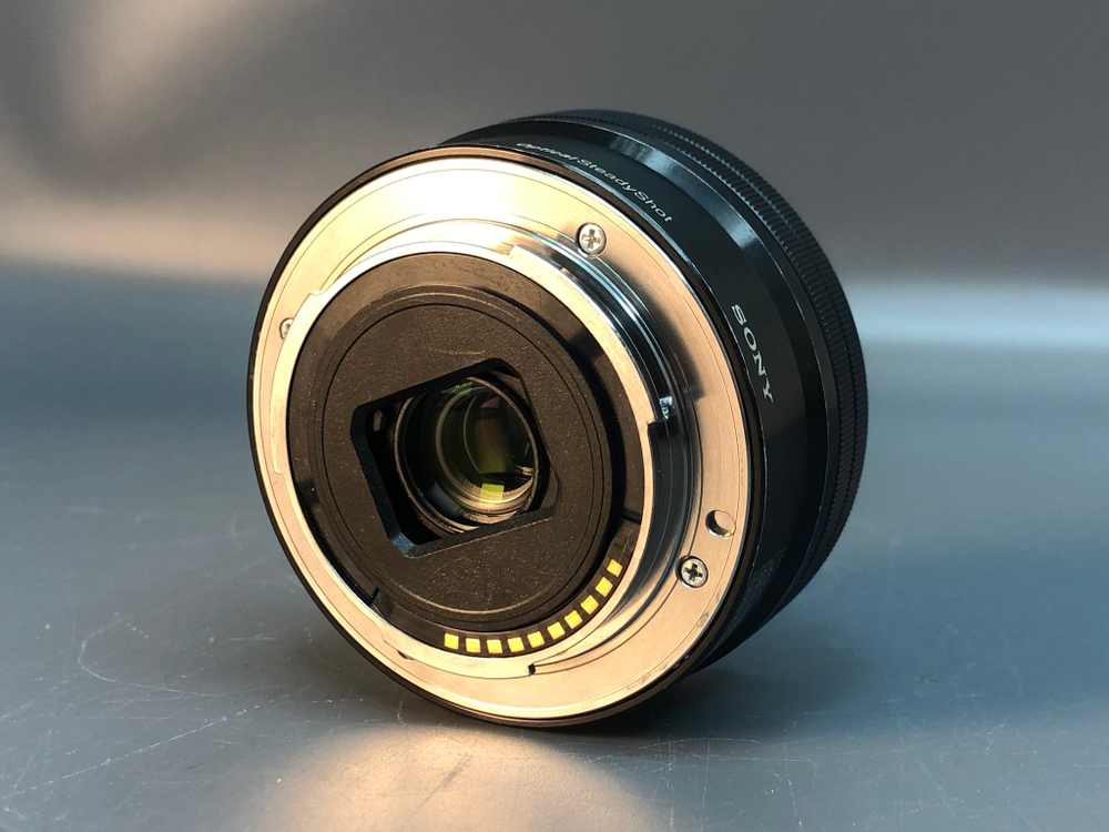 Sony 16-50mm 3.5-5.6 микроцарапка на передней линзе