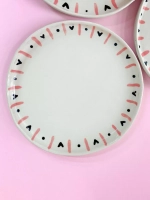 Тарелка с принтом Черно розовые сердечки moroz ceramics OLA OLA