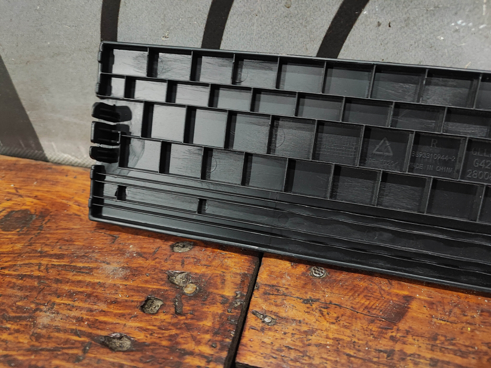 Обшивка багажника правая Geely Boyue Cool 23-нв Б/У Оригинал 8893310944