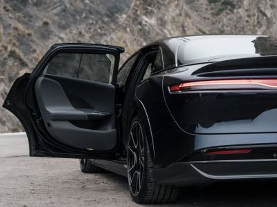 Создан самый быстрый бронированный электрокар