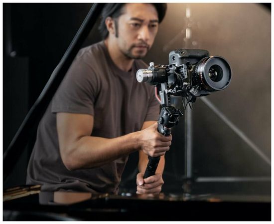 Электрический стабилизатор для зеркального фотоаппарата DJI RS 2 Pro Combo черный