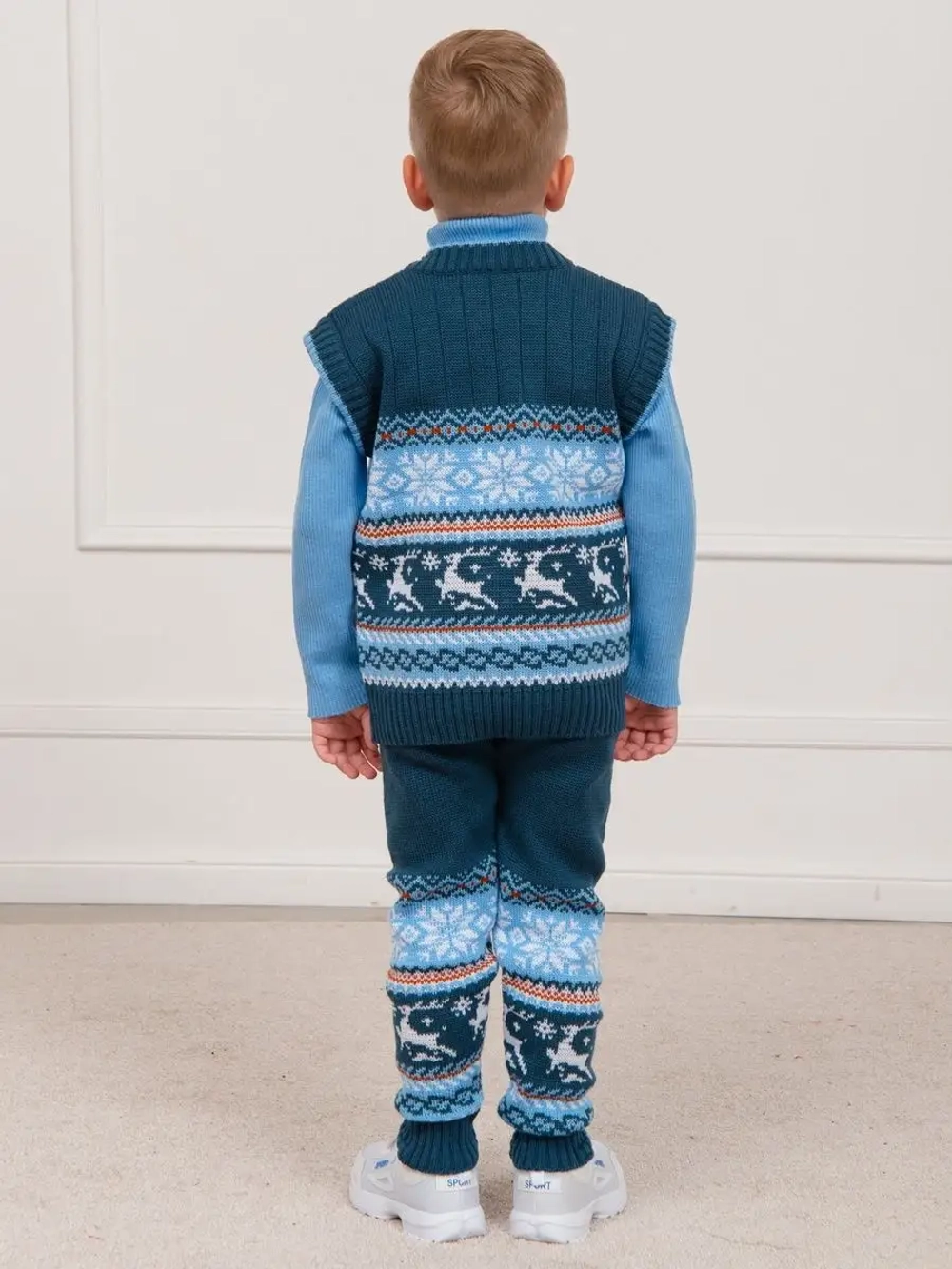 Жилет вязаный