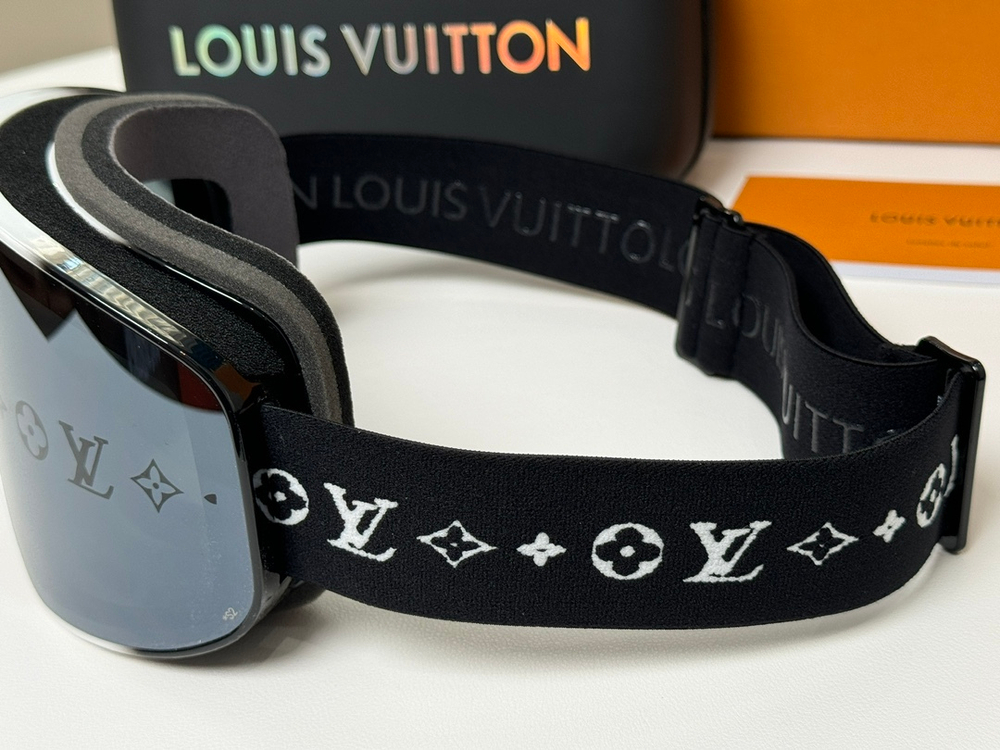 Louis Vuitton Snow Mask (2 colors)