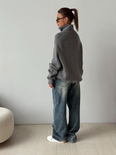 Серый свитер на молнии