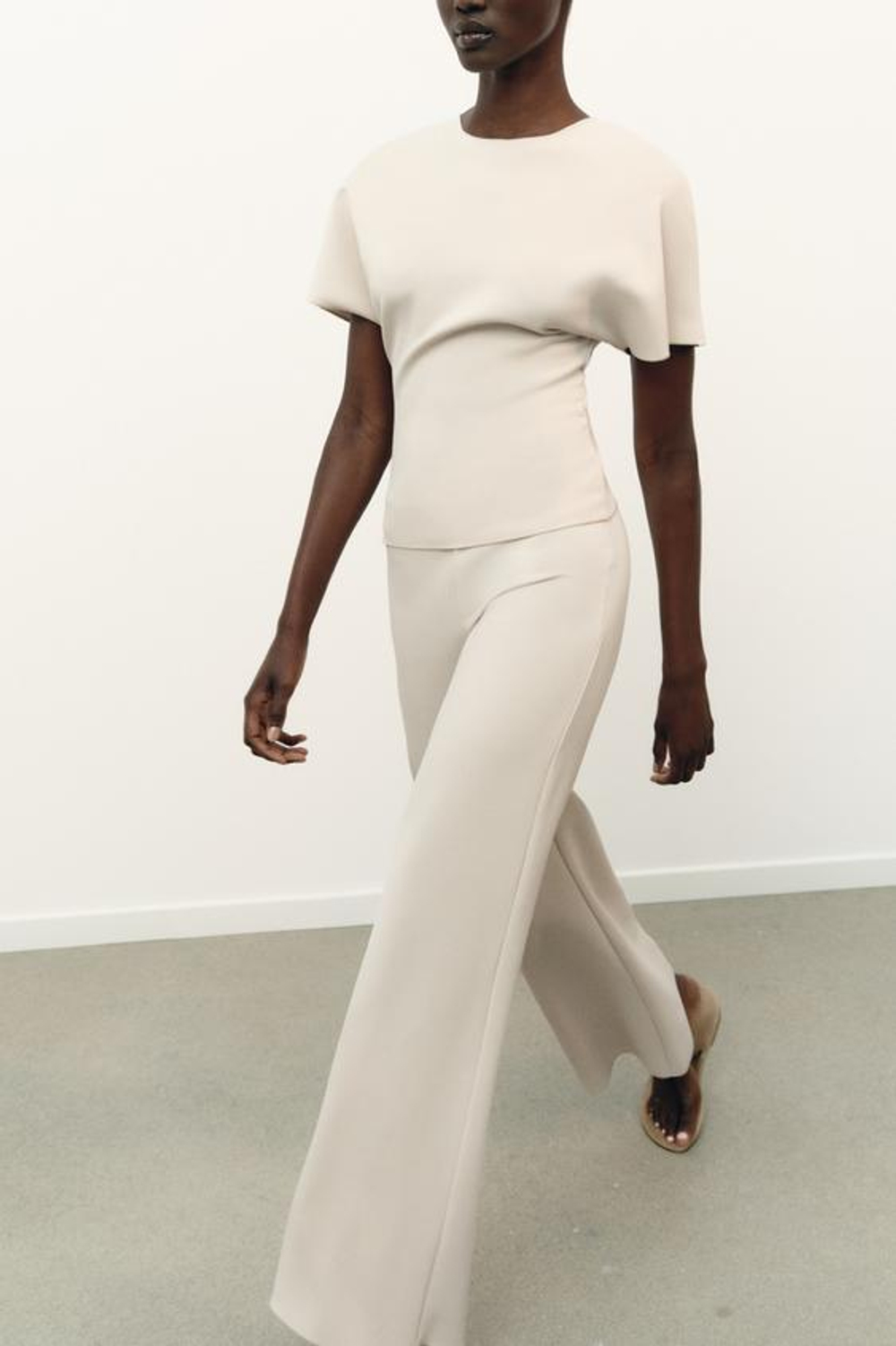 ZARA ЭЛАСТИЧНЫЕ БРЮКИ С ШИРОКИМИ ШТАНИНАМИ, ЭКРЮ