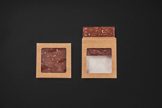 Упаковка квадратная с окном для шоколадной плитки