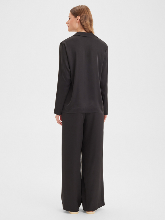 Шелковый костюм черный