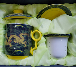 242022.2 Кружка "Дракон Желтый" В ПОДАРОЧНОЙ КОРОБКЕ, фарфор