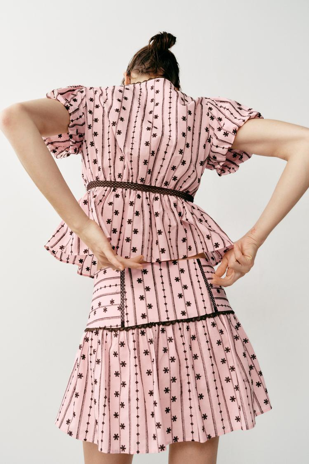 ZARA ЮБКА-ШОРТЫ С ВЫШИВКОЙ, РОЗОВЫЙ
