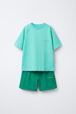 ZARA КОМПЛЕКТ ИЗ ФУТБОЛКИ И ТЕХНИЧЕСКИХ ШОРТ, ЗЕЛЕНЫЙ