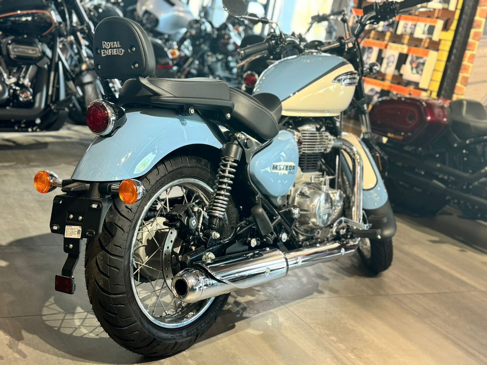 Royal Enfield Meteor 350 Aurora Blue