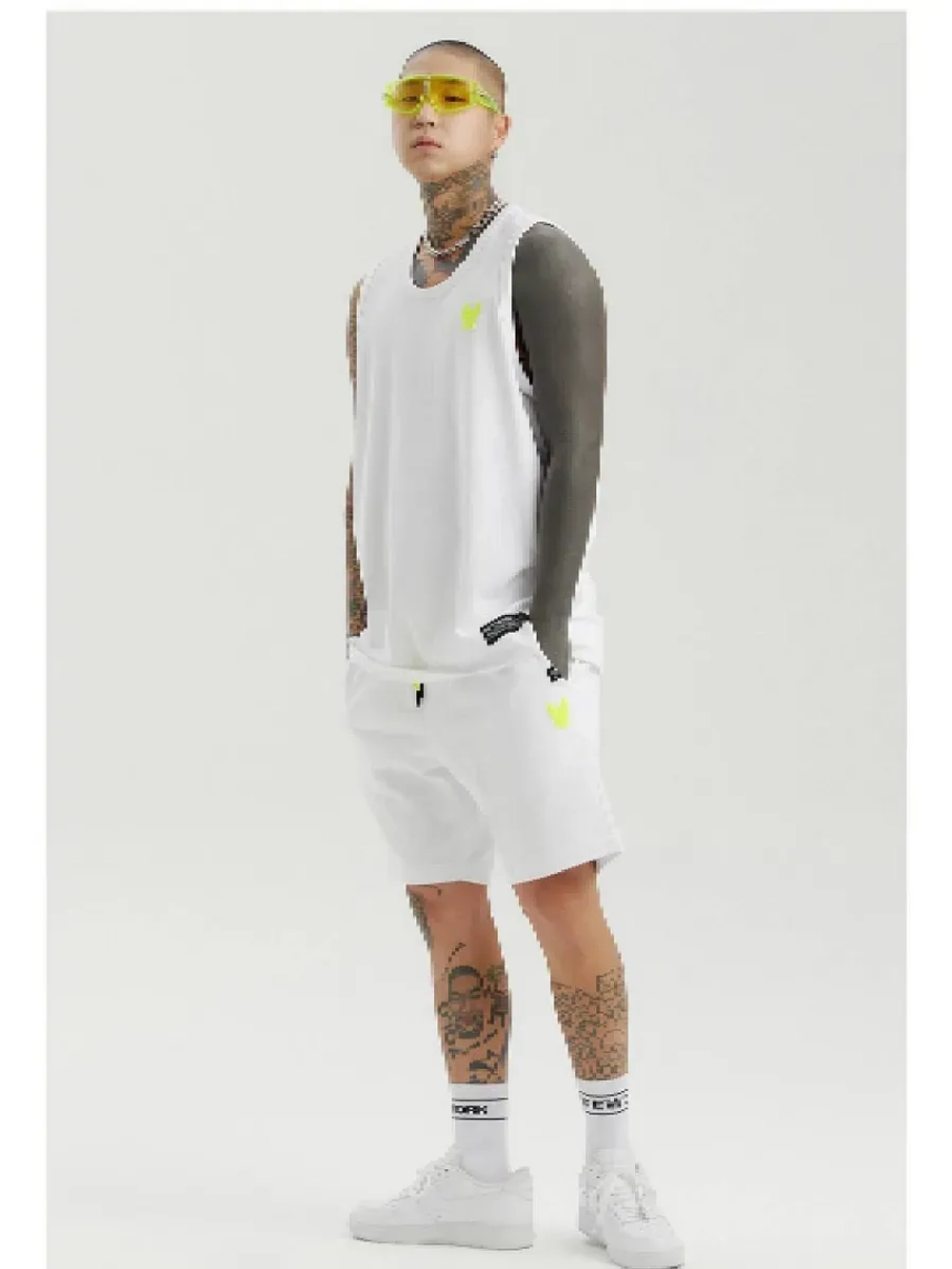 Шорты с резиновым логотипом