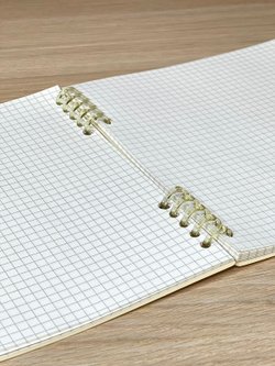 Блокнот квадратный в клетку 60л 195х210 мм св.желтый (8808-020)