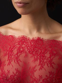 01-53 ОПТ Кружево шантильи 23 см, красный 100
