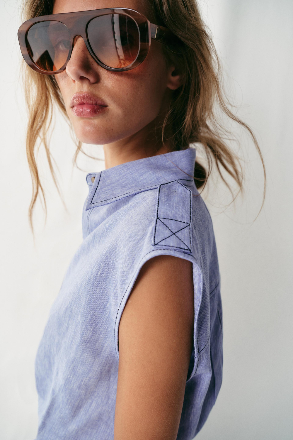 ZARA ТОП ИЗ СМЕСОВОГО ЛЬНА С КОНТРАСТНОЙ СТРОЧКОЙ, ГОЛУБОЙ