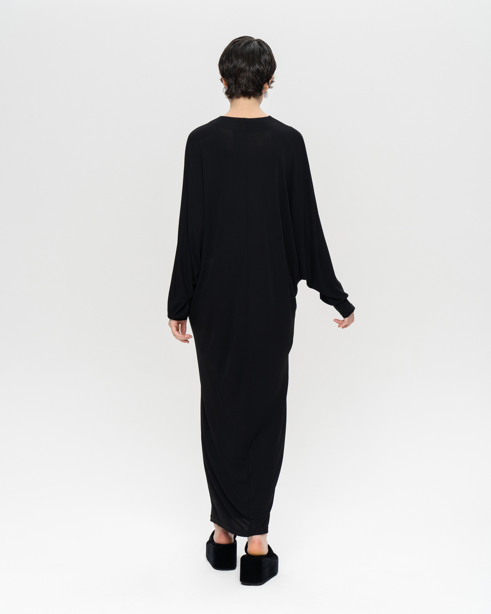 Свободное платье макси из трикотажа