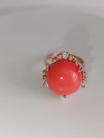 Кольцо бижутерное с кораллом прессованным