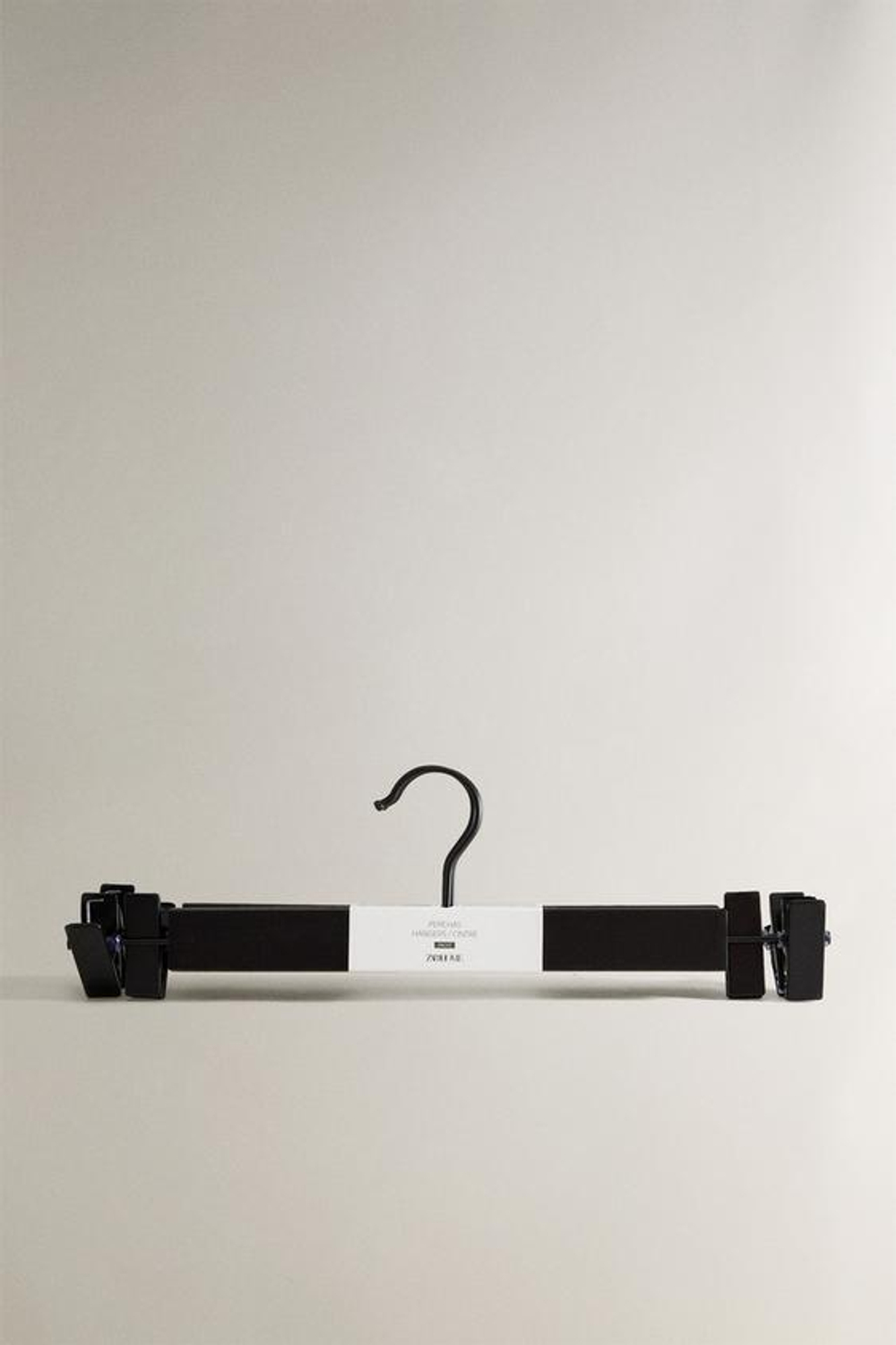 ZARA HOME ДЕРЕВЯННАЯ ВЕШАЛКА С ЗАЖИМОМ (НАБОР ИЗ 3 ШТ.), ЧЕРНЫЙ