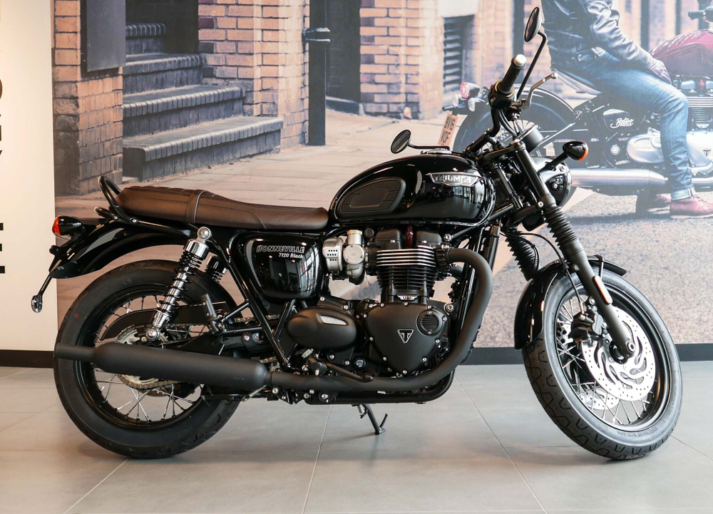 Triumph Bonneville T120 Black