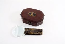 Складная лупа в деревянной коробке