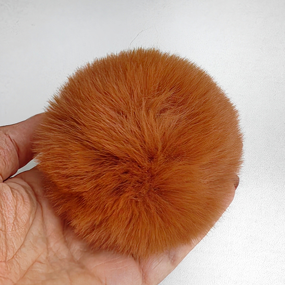 Помпон из искусственного меха "Молочный шоколад" d=7 см