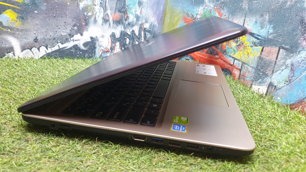 Ноутбук ASUS Pentium/8Gb/MX110 2ГБ/F540U F540UB-GQ1515T/Windows 10