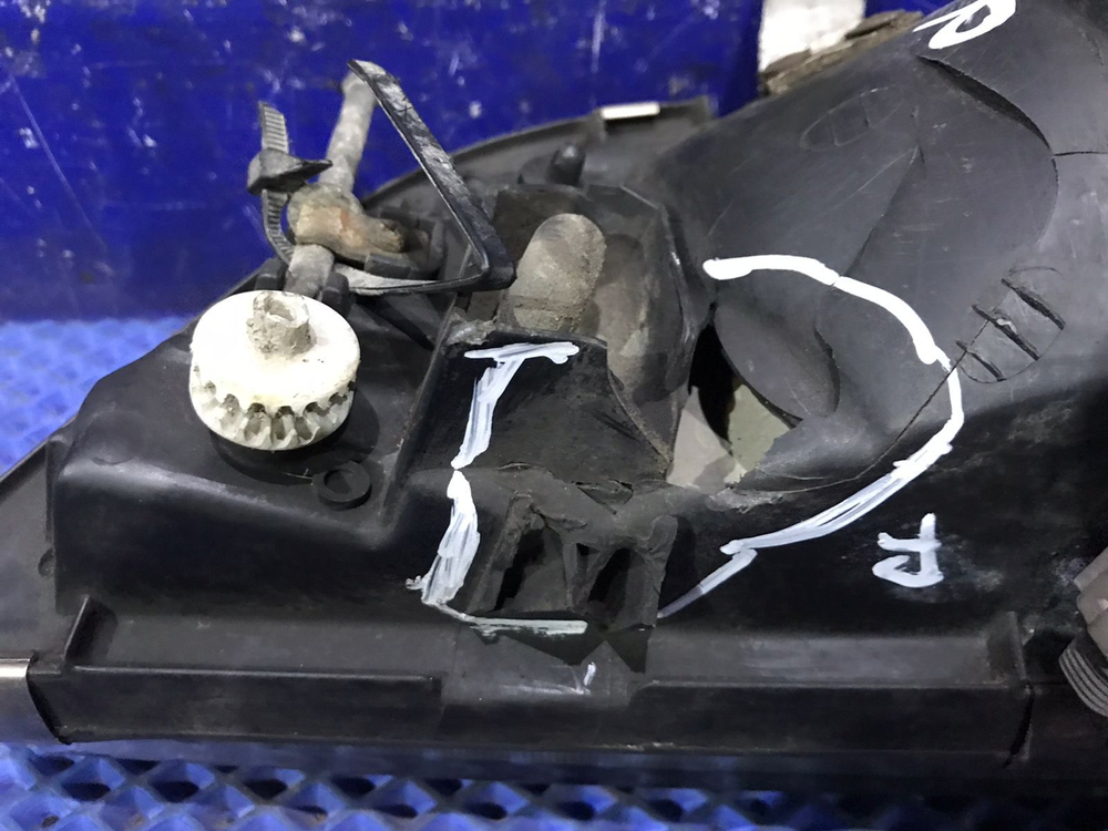 Фара передняя правая NISSAN PRIMERA 1998