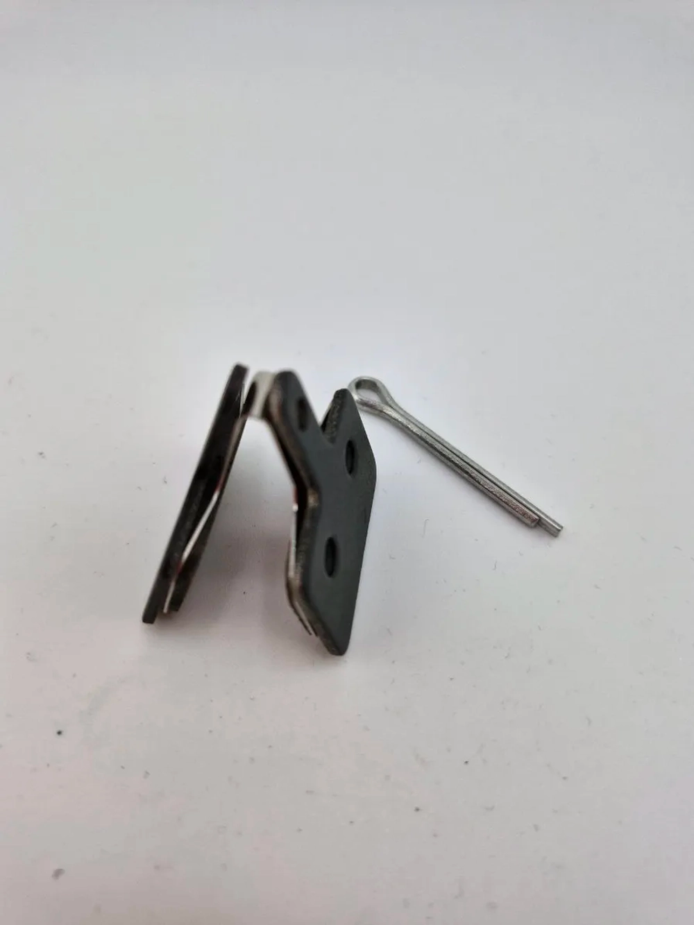 - Тормозные колодки дисковые для велосипеда и самоката