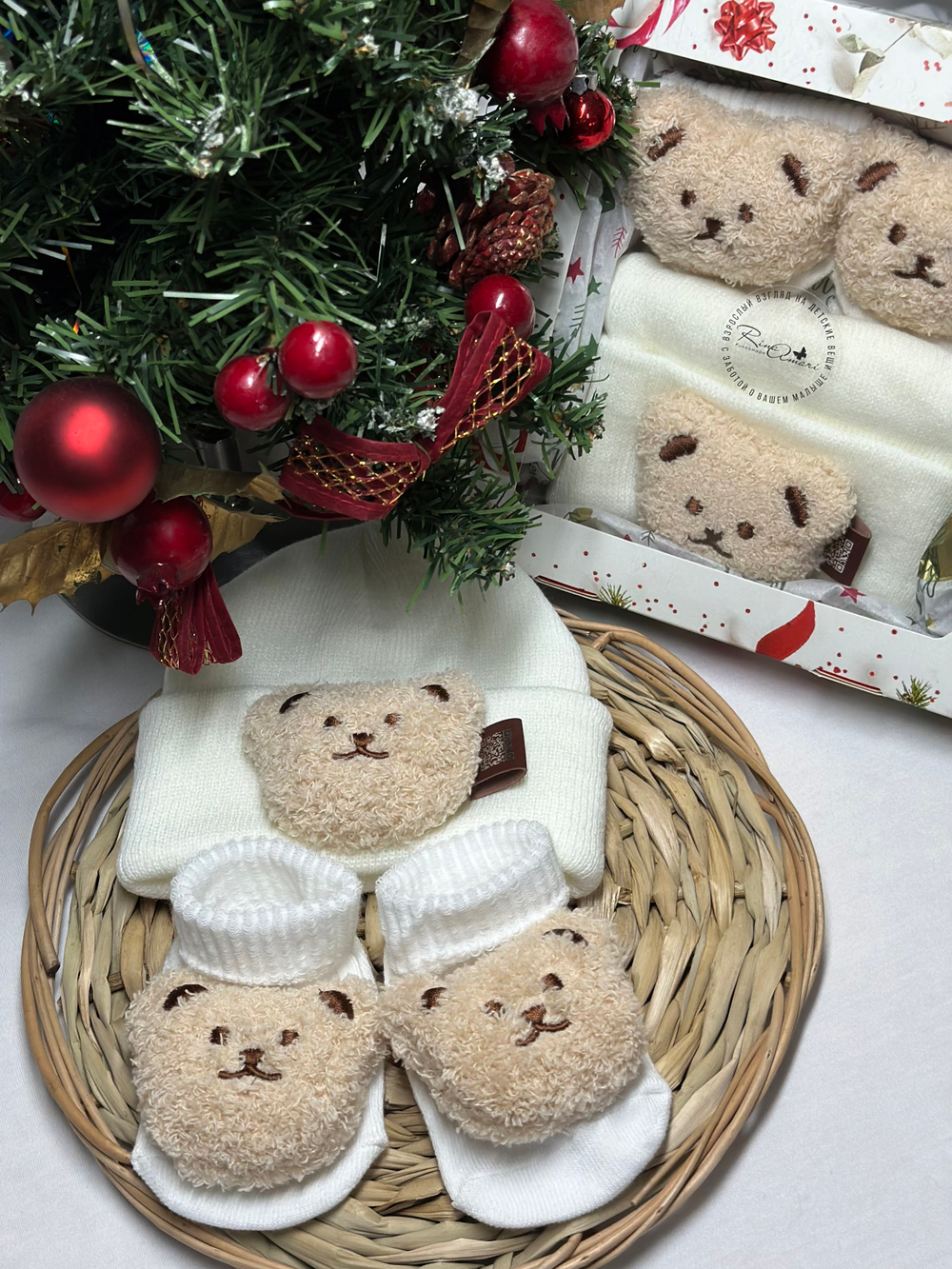 Набор Три Медведя( шапочка+ пинетки)