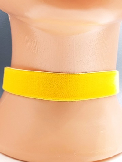 Желтый бархатный чокер без подвески 2 см.