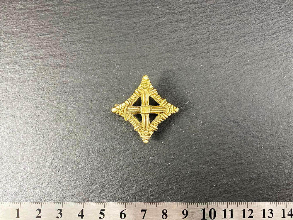 Фибула. Бирка, Мосгард 9-11 в. (крест)