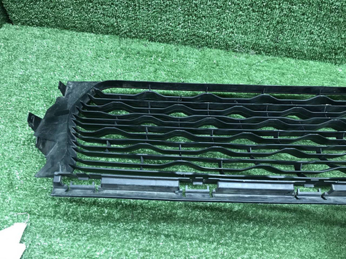 Решетка переднего бампера Renault Duster 2 (20-нв)