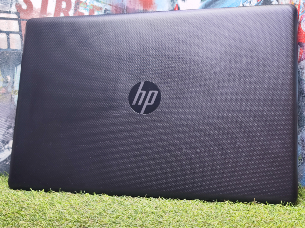HP 17 Pentium Gold/4Gb/256Gb/HD+/TN/UHD/by2012ur