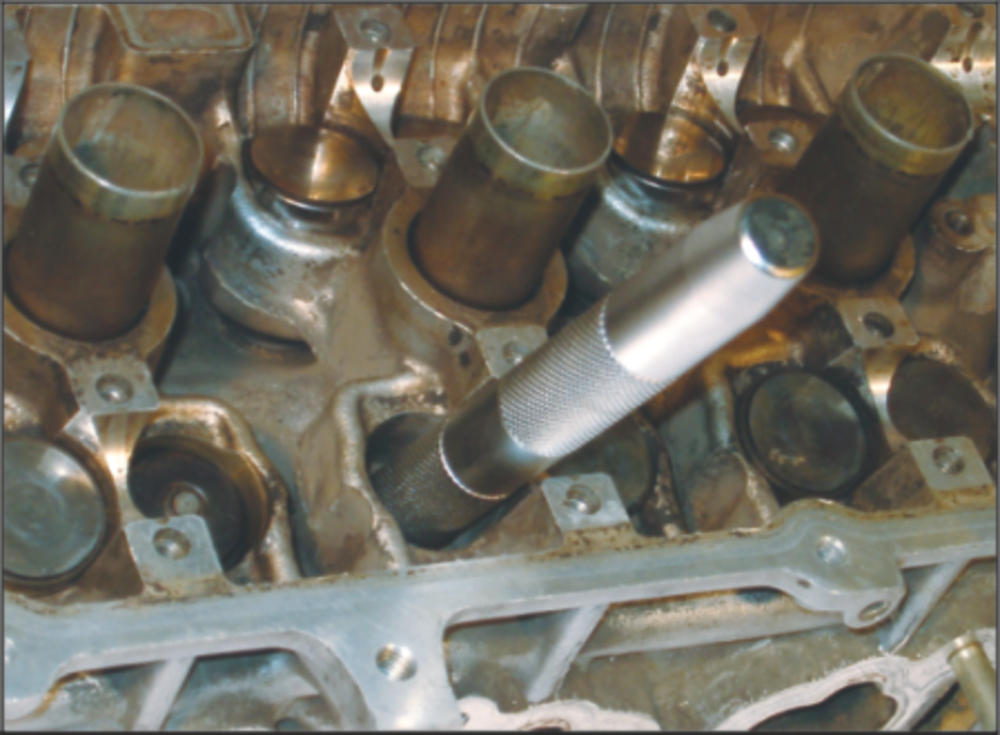 Набор инструментов для демонтажа/монтажа сальников клапанов в кейсе JTC